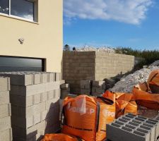 Mur de soutènement monté, plus qu'à couler le béton