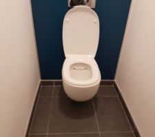 Plinthes faites sur le fond du mur