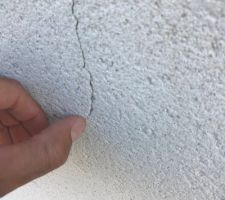 Fissure dalle parpaing et enduit