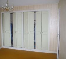 Le seul placard de l'appartement dans la chambre 3.