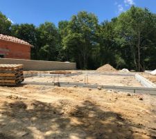 Fondations : 3 rangs dont 2 enterr&eacute;es