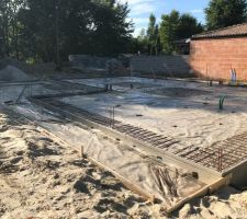 Remblais, film polyane & ferraillage avant la dalle