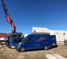 Arrivee de la charpente en eco tradi lemellé-collé