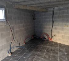 Enduit dans le garage pas fait, électricité pas fini, pas de PAC