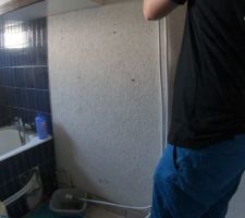 Juillet/Aout 2020: Sdb RDC Sèche serviettes retiré. Photos tirées de l'épisode 27 de - La rénovation de Koggy - visible sur Youtube sur ce lien : https://bit.ly/KoggyEP27