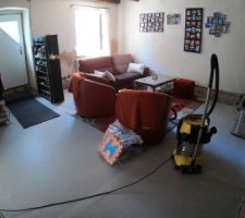 Juillet/Aout 2020: Nouveau salon provisoire. Photos tirées de l'épisode 27 de - La rénovation de Koggy - visible sur Youtube sur ce lien : https://bit.ly/KoggyEP27