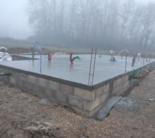Dalle coulée, maintenant place au séchage.
