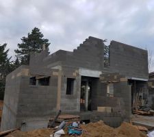 Vue g&eacute;n&eacute;rale, encore 1 ou 2 jours de ma&ccedil;onnerie