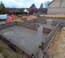 Vide sanitaire réalisé...
Mais 1 erreur subsiste: nous avions opté pour un accès VS par le garage, il a été fait à l'extérieur par le jardin