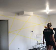 Voilà on est tombé d?accord sur les finitions de peinture de la pièce de vie
Gris granit 3 de chez luxens avec paillettes argent