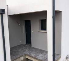 Entrée / porche carrelé