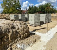 Livraison des parpaings pour le VS