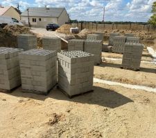 Livraison des parpaings pour le VS