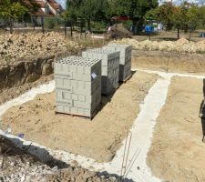 Livraison des parpaings pour le VS