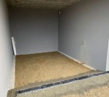 Remblai de finitions... Ajouts de caniveaux pour gestion des eaux.