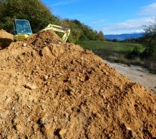 Beaucoup de terre en trop, environ 150m3