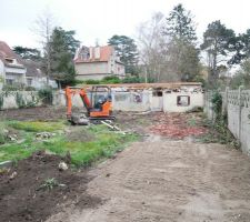 Début de la destruction de la dépendance