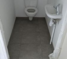Carrelage au sol des wc de l'etage