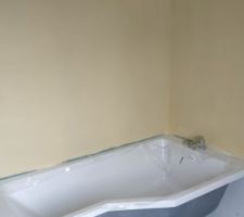 Pose de la baignoire et du primaire d'etanchéité