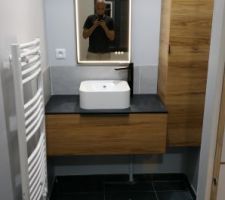 Salle de bain du RDC, installation des meubles et vasque
