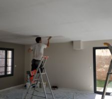 Ratissage du plafond car les bandes etaient trop voyante sous lumiere le soir