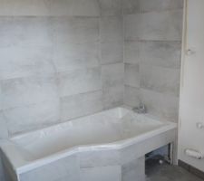 Pose de la faience de la salle de bain à l'etage