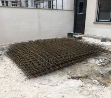 Livraison du treillis soud&eacute; pour future dalle &agrave; l'avant