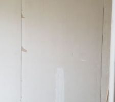 Prises faites à l'arrache et pas alignées...