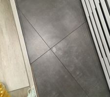 Carrelage pour sol de la villa : pièce de vie (entrée / salon / cuisine / salle à manger) + WC du bas + escalier + couloir de étage + WC du haut