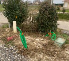 3 gaines t&eacute;l&eacute;coms , entour&eacute; en vert le poteau telecom