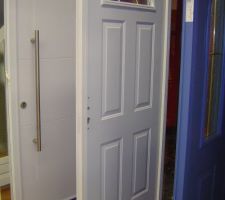 Porte d'entr&eacute;e,la blanche au milieu