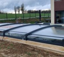 Abris de piscine installé