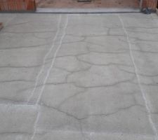 Entrée de garage béton coulé.