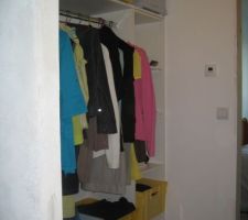 Aménagement intérieur du dressing chambre parentale (côté Madame)