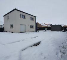 La Neige qui nous réjouis.. la piscine se cache .??