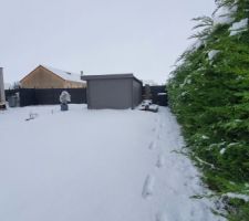 La Neige qui nous réjouis.. la piscine se cache .??