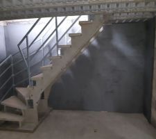 Notre escalier pré-fabriqué menant au sous-sol