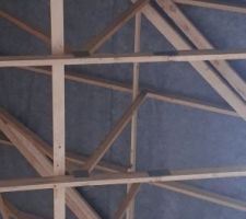 Charpente vue de l'intérieur de la maison