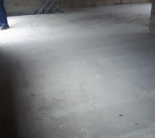 Accès sous-sol vu depuis la cuisine