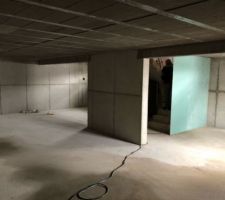 Me maçon est passé et a enlever le coffrage des escaliers de la cave, Super travail tout est propre.