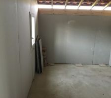 Début des travaux à notre charge, l'isolation du cellier en cours