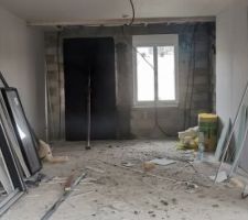 D&eacute;pose des fen&ecirc;tres pour la mise en place du meneau