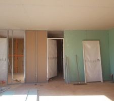 D&eacute;but des cloisons int&eacute;rieures.