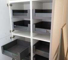 Installation des rangements dans le cellier