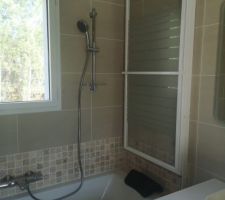 Salle de bain d'une des chambre de l'étage