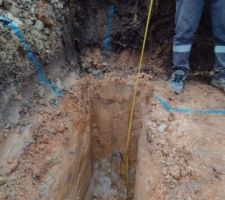 Profondeur nécessaire pour trouver une supposée couche de gneiss altérée.