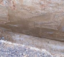 Profondeur nécessaire pour trouver une supposée couche de gneiss altérée.