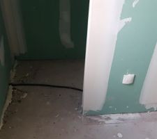 Prise du sèche serviettes déplacée