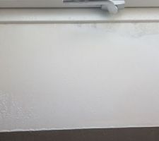 Le Velux laissait ouvert avec le plâtre qui a coulé.