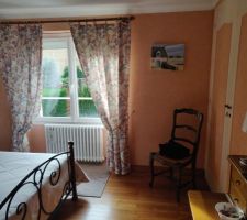 Une vue de la la chambre parentale